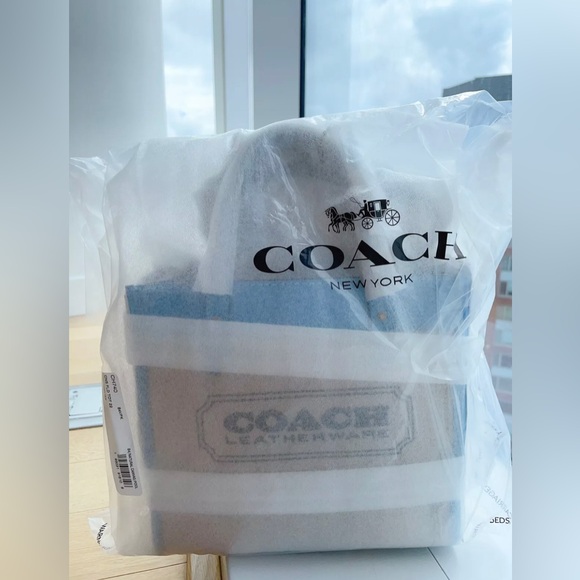 NWT Coach Field Tote 22 Bag in Brass/Natural Canvas/Pool Refined Calf Leather - Picture 12 of 12